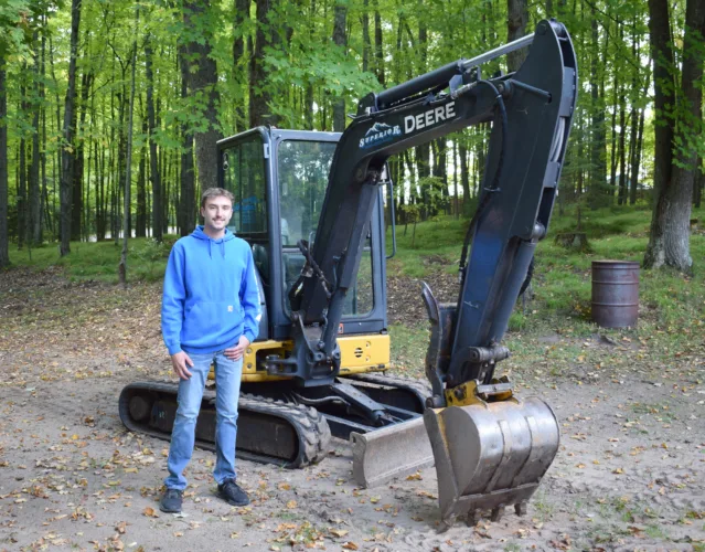 Norway man starting small with excavating business